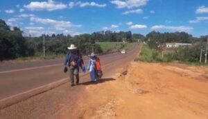 Mujer recorre 300 kilómetros hasta Caacupé con un pedido de esperanza para el país