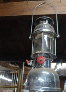 “Las viejas lámparas que aún brillan en la memoria”