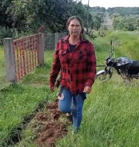 Mujer se niega a instalación de cañería de agua potable y genera conflicto vecinal en Arroyito