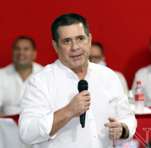 De urgencia: Horacio Cartes queda internado en centro asistencial