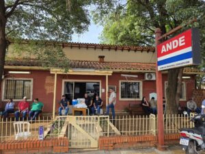 SITRANDE realiza protesta nacional contra decretos que subsidian energía a grandes empresas