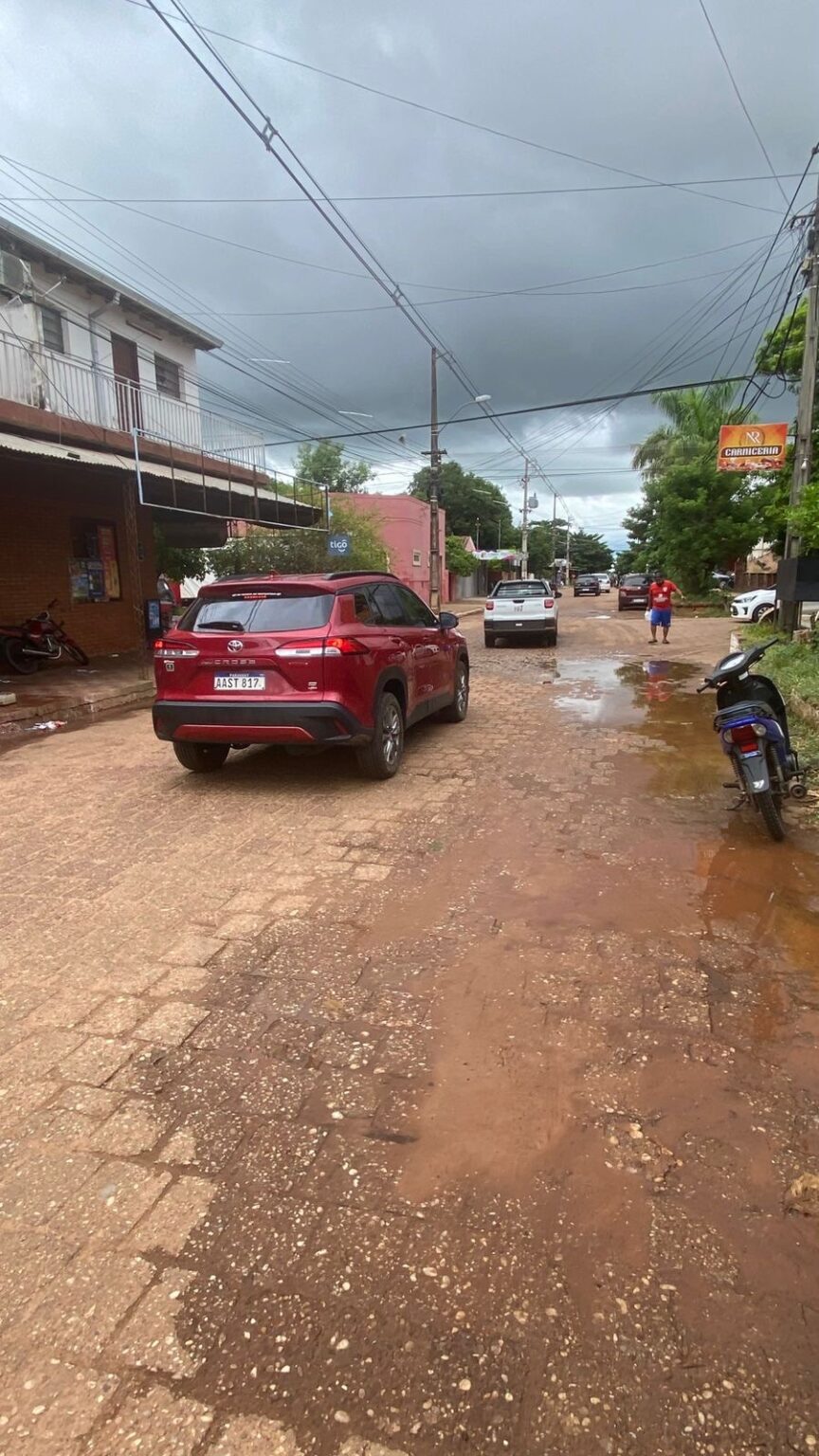 Caño roto provoca importante pérdida de agua en el barrio Itacurubí ...