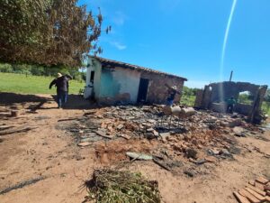 Incendio consume por completo vivienda de adulto mayor en la comunidad Pío X