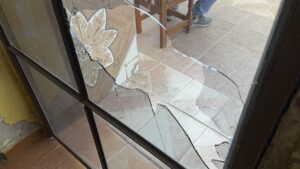 Aprehenden a joven tras causar daños a la Comisaría 8ª y amenazar a agentes policiales