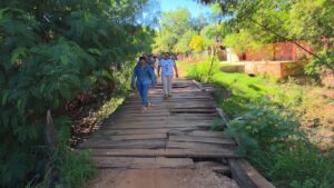 Vecinos denuncian peligro por mal estado de puente entre Redención y San Roque