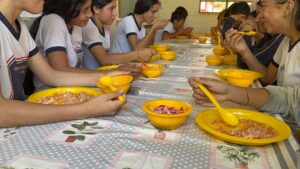 Gobernadora defiende programa Hambre Cero en Concepción y afirma que nunca hubo irregularidades