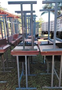 Gobernación entrega pupitres en buen estado al Colegio Cristo Rey de Belén