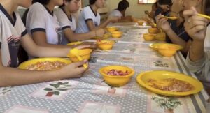 Garantizan provisión de almuerzo escolar del programa Hambre Cero durante movilizaciones docentes