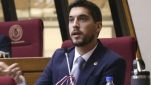 Diputado plantea recorte de privilegios estatales en medio de “economía de guerra”