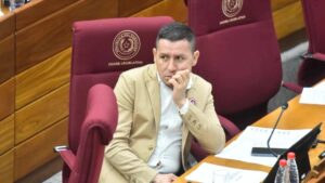 Chaqueñito aguarda a su asesor jurídico antes de definir su renuncia