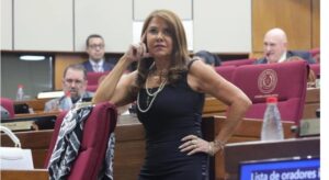 Celeste Amarilla vuelve a arremeter contra docentes y habla de “juego de extorsión y victimización”