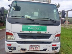 Delincuentes balean camión repartidor en fallido asalto en San Alfredo