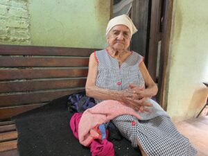 Doña Tiburcia celebra 102 años rodeada de amor y tradición en Concepción