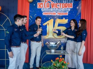 Ferretería La Victoria celebró 15 años de trayectoria y sorteó una casa entre sus clientes