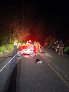 Encuentran automóvil volcado sin ocupantes y descubren que fue robado