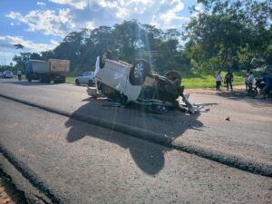Aparatoso vuelco en Horqueta deja dos heridos leves
