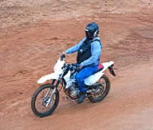 Asalto a mano armada a un estudiante frente a escuela rural en Belén