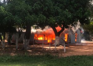 Humilde Familia pierde todo en incendio en Jhugua Guazú, Loreto