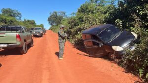 Abandonan vehículo con presunta carga de droga tras persecución policial en Santa Rosa del Aguaray