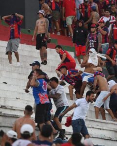 Superclásico suspendido por violencia en la Gradería Norte
