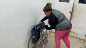 Roban silla de ruedas de paciente con ACV internado en el Hospital Regional de Concepción