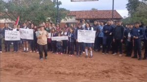 Arroyito: padres y alumnos se manifiestan tras clausura de aulas por riesgo de derrumbe