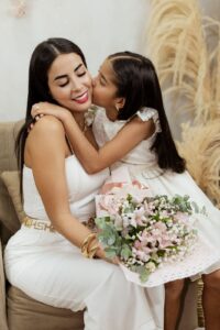 “Amor sin fronteras”: Alali Flores & Experiencias presenta su emotiva Colección Madres 2026