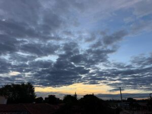 Ambiente fresco, cielo nublado y probabilidad de lluvias en Concepción y gran parte del país