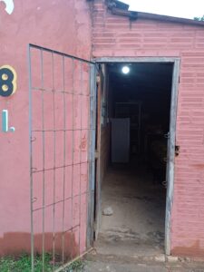 Roban electrodomésticos y utensilios de escuela rural en Belén