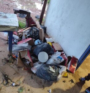 Roban tanque de agua y otros objetos de una escuela en el asentamiento San Miguel