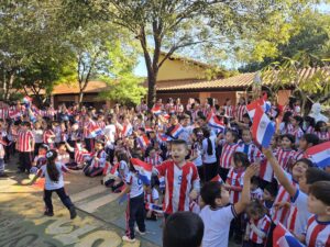 Desde Concepción, alumnos de un colegio transmiten su pasión e ilusión por la Albirroja