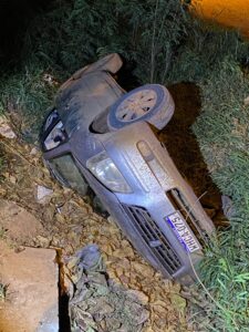 Automóvil cae a cuneta tras accidente y deja a un adolescente herido en Concepción