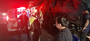 Motociclista y su acompañante resultan heridas tras chocar contra un camión sobre la Ruta PY22