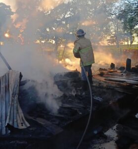 Voraz incendio destruye una vivienda y deja pérdidas totales en Yby Yaú