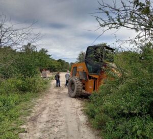 Gobernación ejecuta mantenimiento de caminos en comunidades de San Lázaro