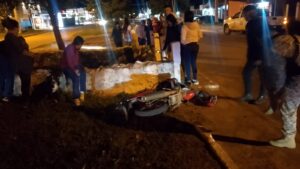 Motociclista cayó a un arroyo tras perder el control de su biciclo