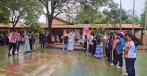 Entre tradición y Mundial: estudiantes dedicaron una «oración» a Gustavo Alfaro en plena Novia Koygua