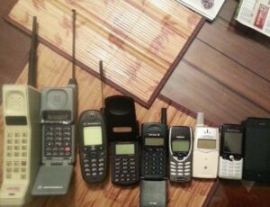 80 años del teléfono móvil: del maletero de un auto a un dispositivo clave para el 70 % de la población mundial