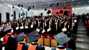 FACET-UNC graduó a 62 nuevos profesionales y proyecta ampliar su oferta académica