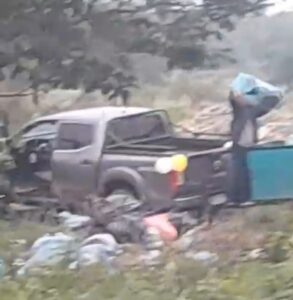 Filman a ciudadano arrojando basura en la vía pública