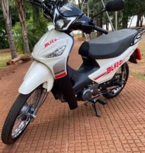 Roban una motocicleta frente a una pizzería en el barrio Villa Alta