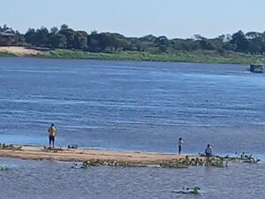 Niños vuelven a ingresar a la zona de obras de la Costanera pese a la advertencia de la CODENI