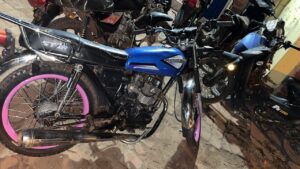 Motociclista huyó tras provocar un choque y escapar de una persecución policial en Concepción