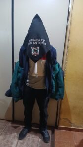 Dos aprehendidos con dosis de crack y armas blancas en el barrio San Antonio