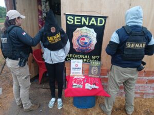 Golpe al microtráfico: SENAD incauta decenas de dosis de crack y detiene a una joven en Concepción