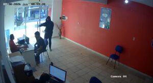 Asaltantes se alzan con unos G. 40 millones tras irrumpir en financiera de Concepción