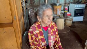 Madre e hija con ceguera viven en condiciones precarias y vecinos impulsan campaña solidaria para ayudarlas