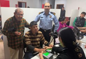 Hombre de 38 años obtiene por primera vez su cédula de identidad en Concepción