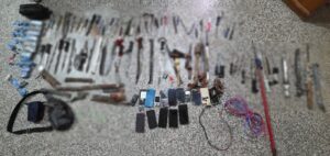Requisa tras amotinamiento deja celulares, armas blancas y presunta droga en la cárcel de Concepción