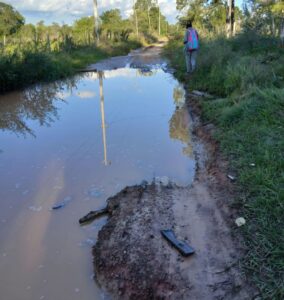 Pobladores de San Juan Evangelista exigen reparación urgente de caminos vecinales